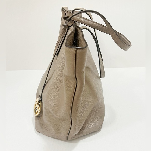Michael Kors Izzy Large Leather tote Bag in Tan Color - Picture 5 of 5